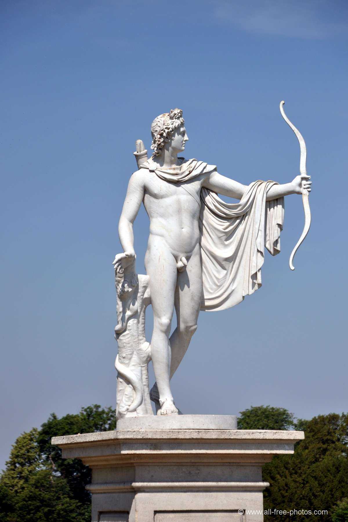 Зевс - бог грома на олимпе, сын кроноса, жена гера, статуи и внешность
